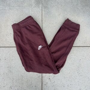 Maroon Nike Sweats 
Size Medium

#nike #sweats #y2k